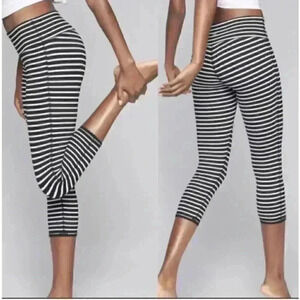 Athleta Cropped Black and White Striped Leggings Size S